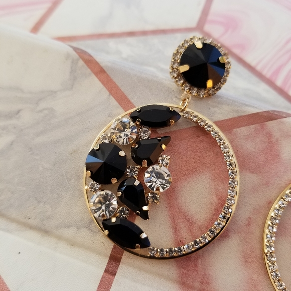 Black gemstones rhinestone earrings  with gold back, custom jewelry. - Picture 3 of 7